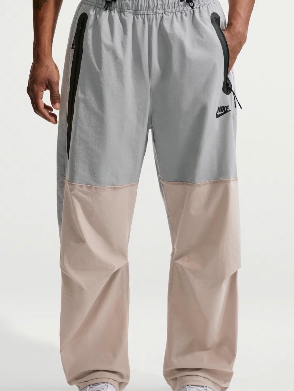Nike Tech
Men's Dri-FIT Woven Pants